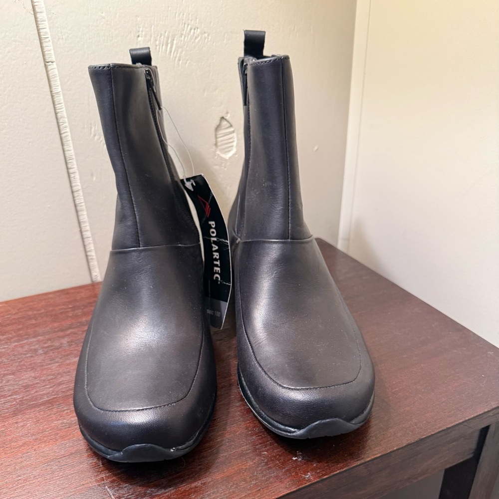Ladies Black Merrell Polartec Boots, size 7.5